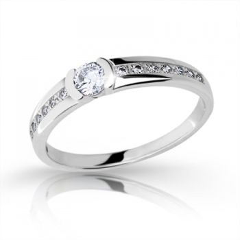Zásnubní prsten z bílého zlata se zirkony model 2106